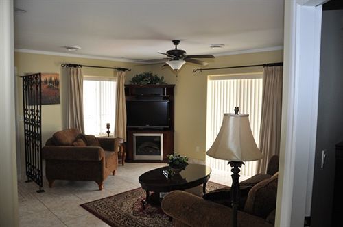 Safari Beach Resort Osoyoos Εξωτερικό φωτογραφία